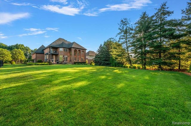 13404 Partridge Run, Utica, MI 48315