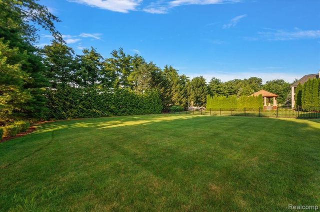 13404 Partridge Run, Utica, MI 48315