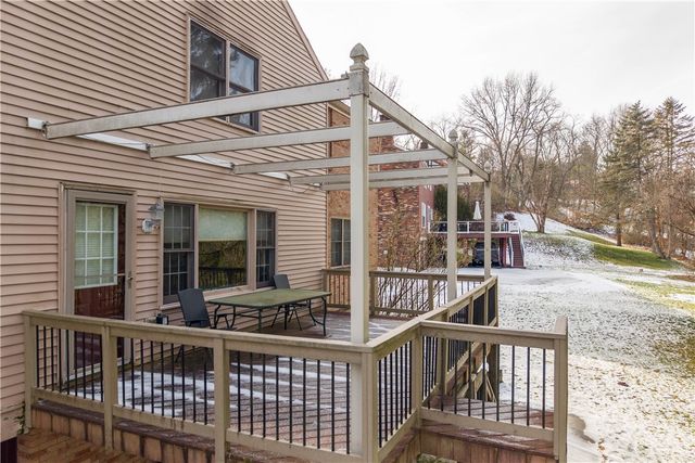 1693 Hathaway Lane, Upper St Clair, PA 15241