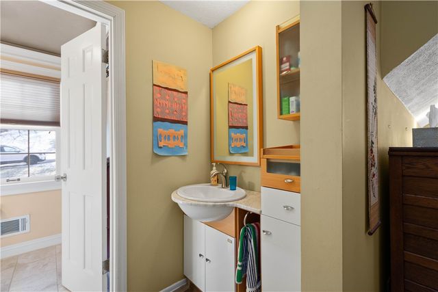 1693 Hathaway Lane, Upper St Clair, PA 15241