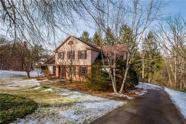 1693 Hathaway Lane, Upper St Clair, PA 15241