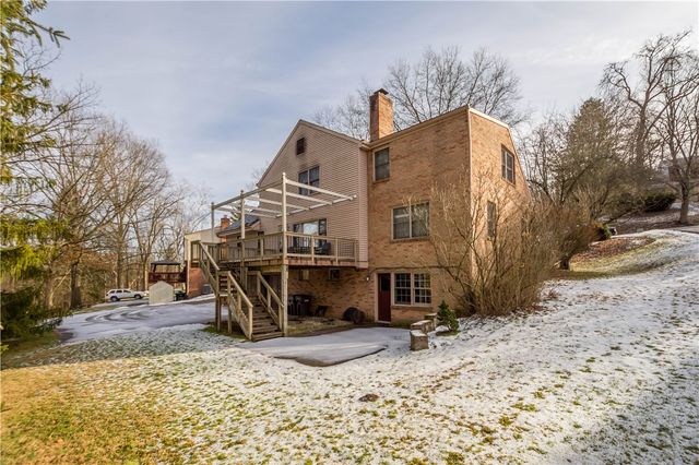 1693 Hathaway Lane, Upper St Clair, PA 15241