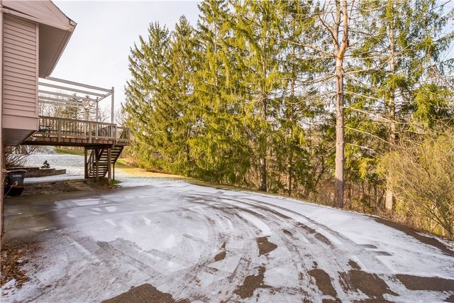 1693 Hathaway Lane, Upper St Clair, PA 15241