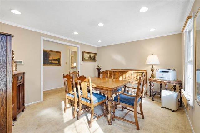 1693 Hathaway Lane, Upper St Clair, PA 15241