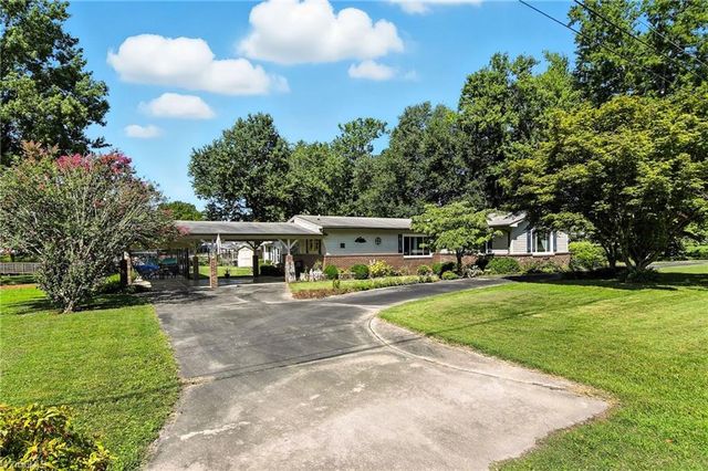 120 Crow Creek Drive, Lexington, NC 27292