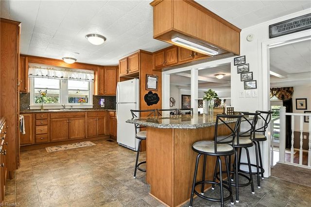 120 Crow Creek Drive, Lexington, NC 27292