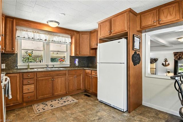 120 Crow Creek Drive, Lexington, NC 27292