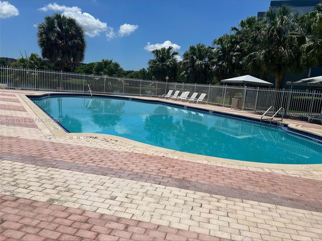 9359 Fontainebleau Blvd F108, Miami, FL 33172