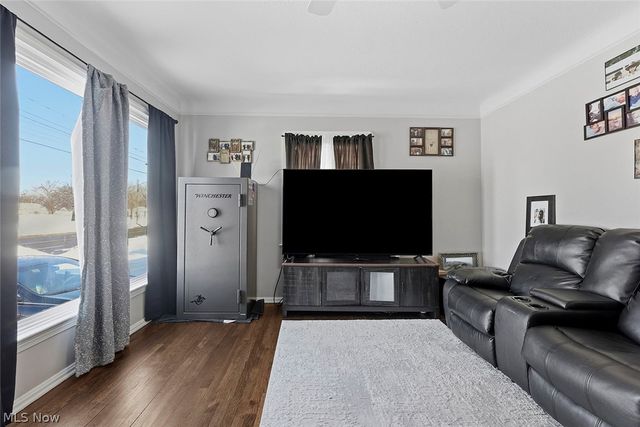 5615 Snow Road, Parma, OH 44129