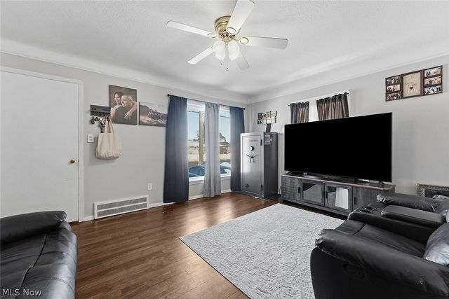 5615 Snow Road, Parma, OH 44129