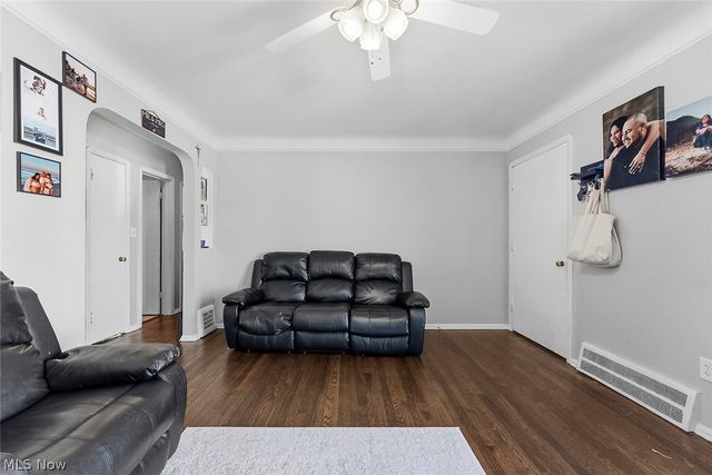 5615 Snow Road, Parma, OH 44129