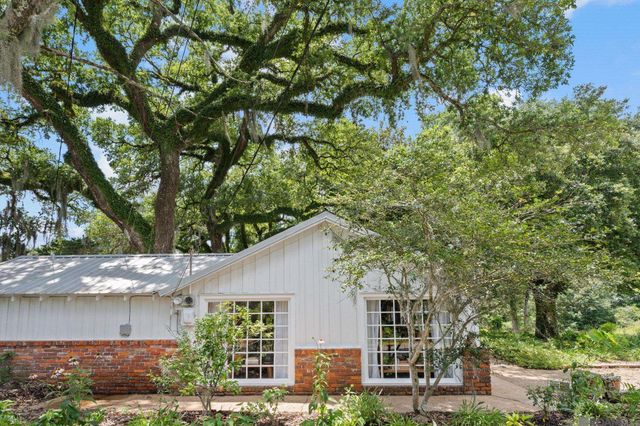 4865 Leonard St, St Francisville, LA 70775