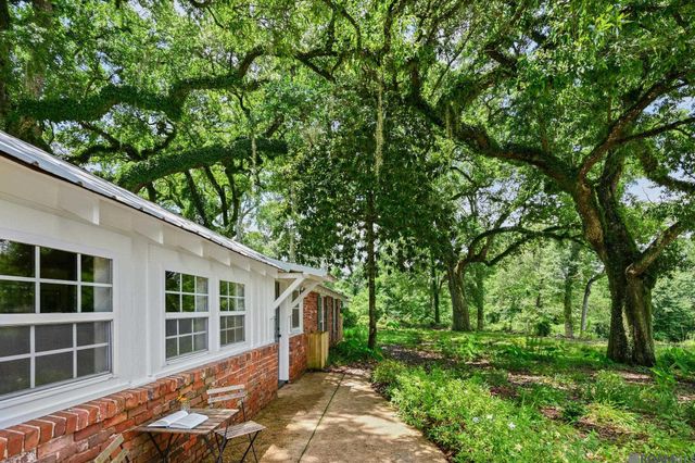 4865 Leonard St, St Francisville, LA 70775