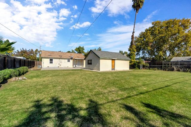 1524 E Fountain Way, Fresno, CA 93705