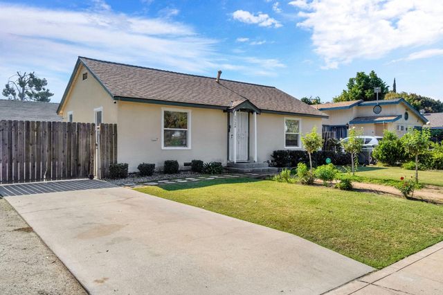 1524 E Fountain Way, Fresno, CA 93705