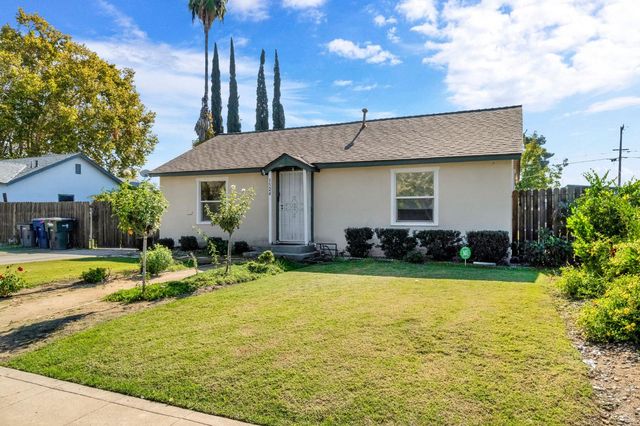 1524 E Fountain Way, Fresno, CA 93705