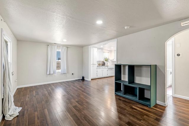 1524 E Fountain Way, Fresno, CA 93705