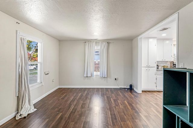 1524 E Fountain Way, Fresno, CA 93705