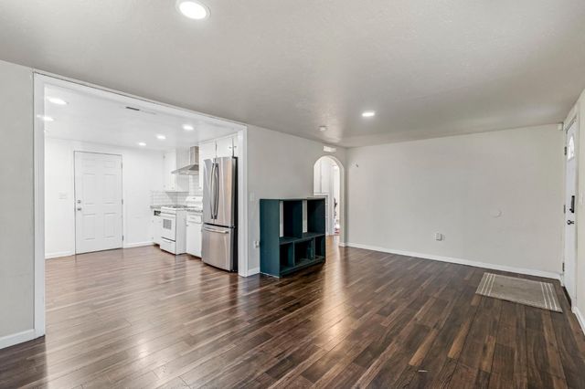 1524 E Fountain Way, Fresno, CA 93705