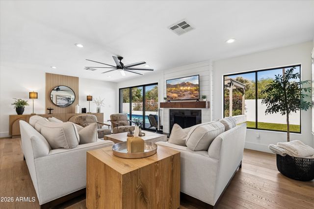 8655 N FARVIEW Drive, Scottsdale, AZ 85258