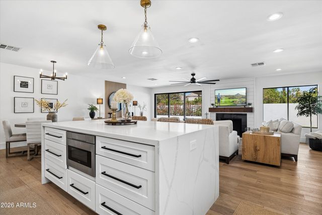 8655 N FARVIEW Drive, Scottsdale, AZ 85258