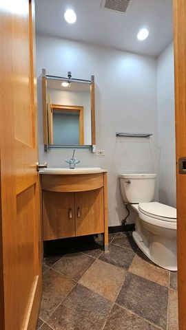 925 Spring Hill Drive 311, Northbrook, IL 60062