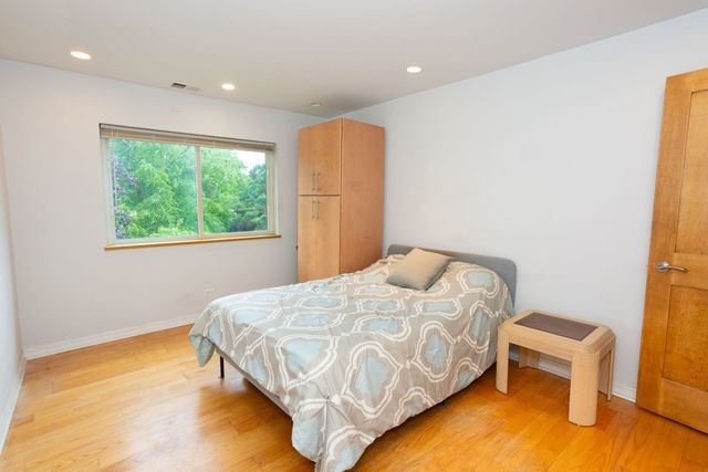925 Spring Hill Drive 311, Northbrook, IL 60062