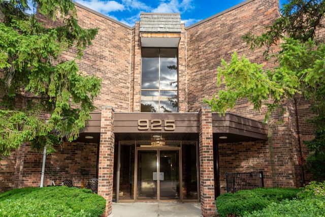 925 Spring Hill Drive 311, Northbrook, IL 60062