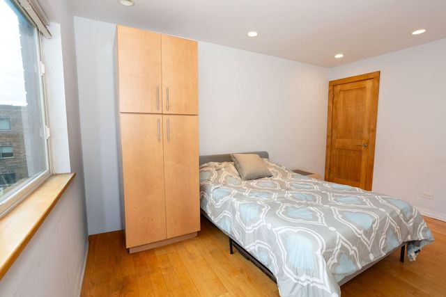 925 Spring Hill Drive 311, Northbrook, IL 60062