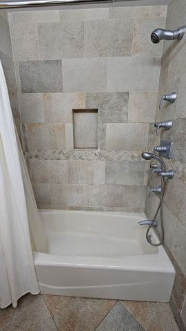 925 Spring Hill Drive 311, Northbrook, IL 60062