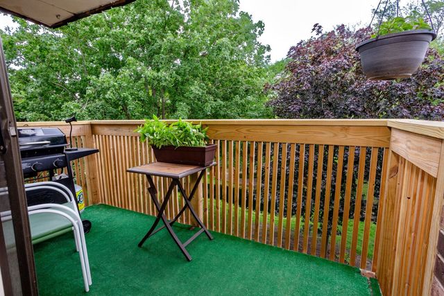 925 Spring Hill Drive 311, Northbrook, IL 60062