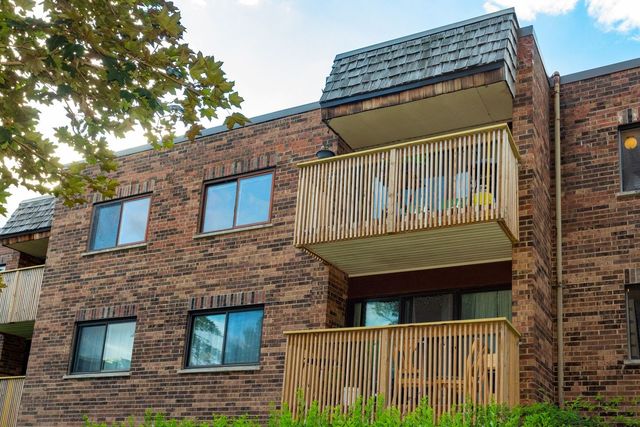 925 Spring Hill Drive 311, Northbrook, IL 60062