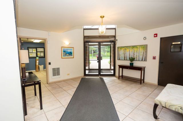 925 Spring Hill Drive 311, Northbrook, IL 60062
