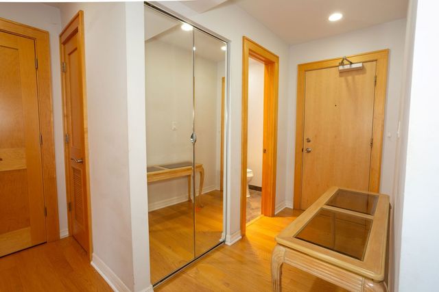 925 Spring Hill Drive 311, Northbrook, IL 60062