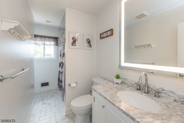 67 Pinho Ave, Carteret Boro, NJ 07008