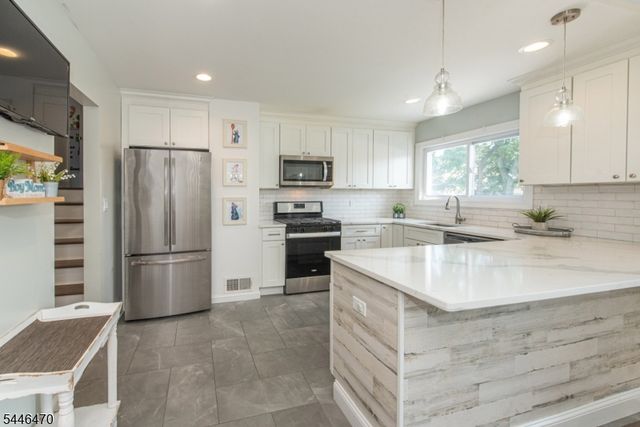 67 Pinho Ave, Carteret Boro, NJ 07008