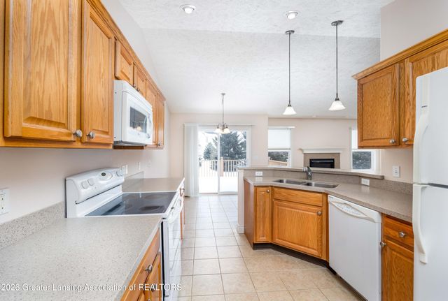 992 Pennine Ridge Way, Grand Ledge, MI 48837