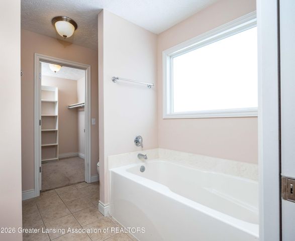 992 Pennine Ridge Way, Grand Ledge, MI 48837