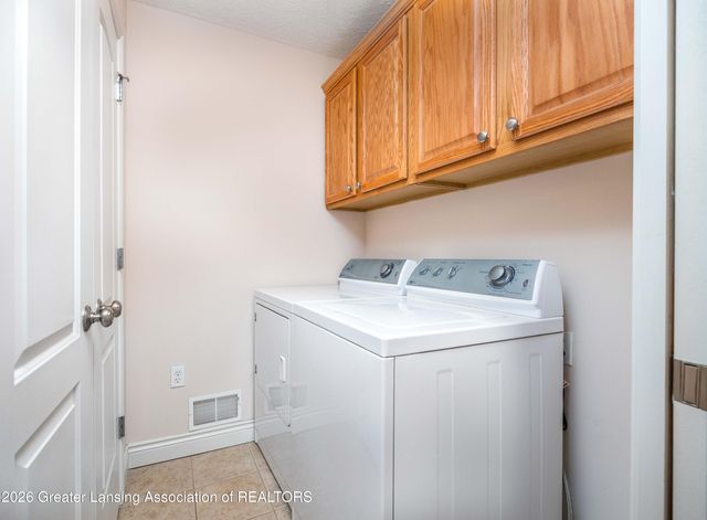 992 Pennine Ridge Way, Grand Ledge, MI 48837