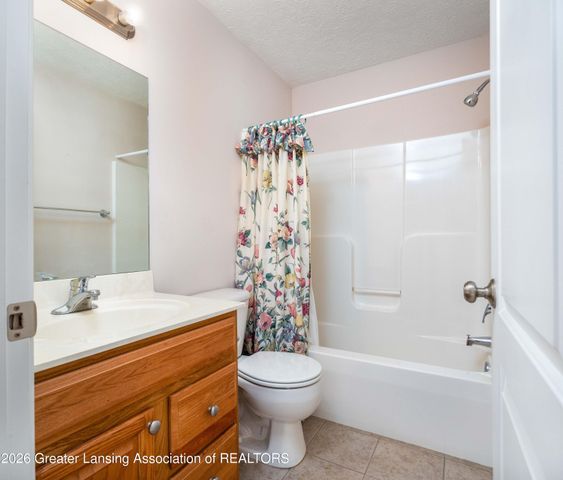 992 Pennine Ridge Way, Grand Ledge, MI 48837