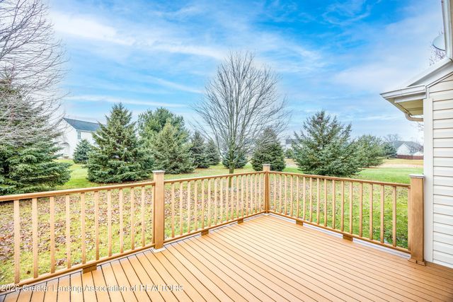 992 Pennine Ridge Way, Grand Ledge, MI 48837