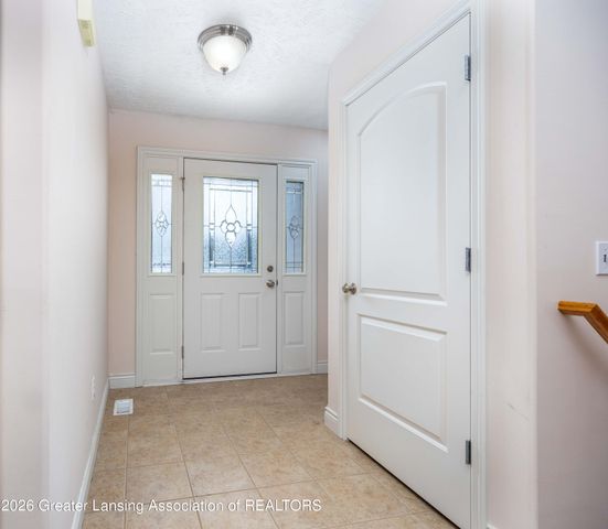 992 Pennine Ridge Way, Grand Ledge, MI 48837