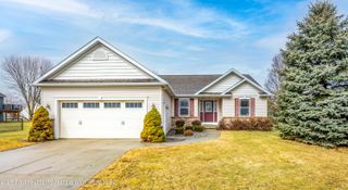 992 Pennine Ridge Way, Grand Ledge, MI 48837