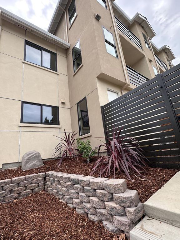 Image 16 of property listing at 515 Union Avenue, Campbell, CA 95008