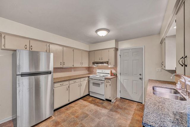 126 Sawyer DR, Salem, VA 24153