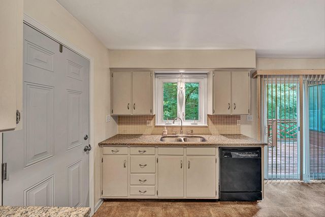 126 Sawyer DR, Salem, VA 24153