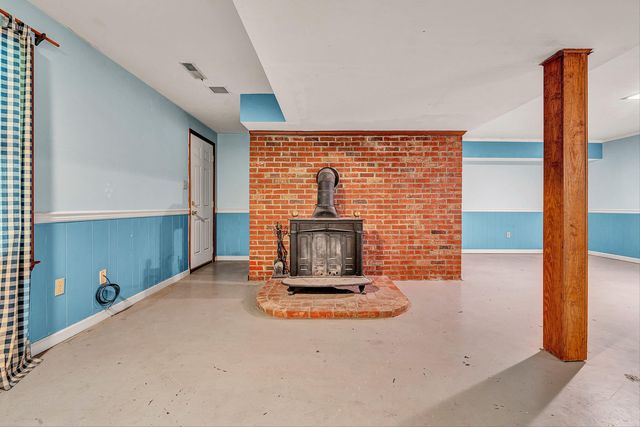 126 Sawyer DR, Salem, VA 24153