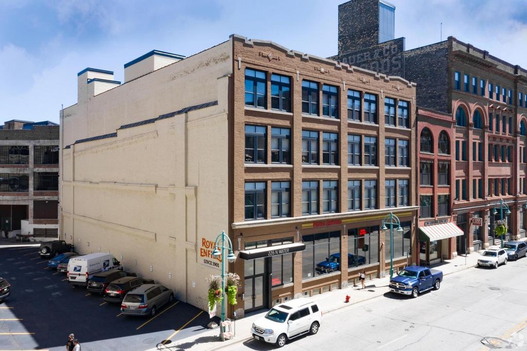226 N Water STREET, Milwaukee, WI 53202