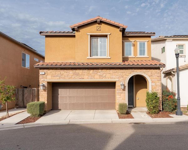 835 Fir Street W, Madera, CA 93636