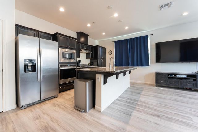 835 Fir Street W, Madera, CA 93636